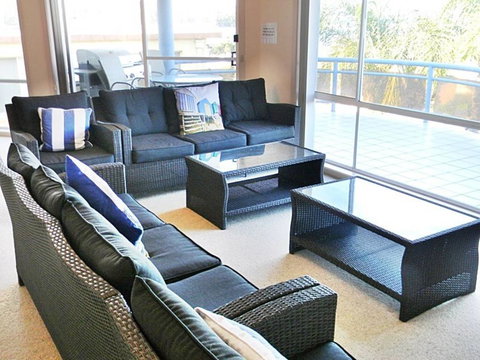 QUAYS 6 - Accommodation Main Beach 1