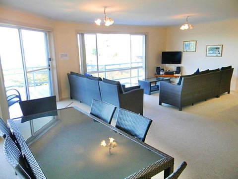 QUAYS 6 - Accommodation Main Beach 3