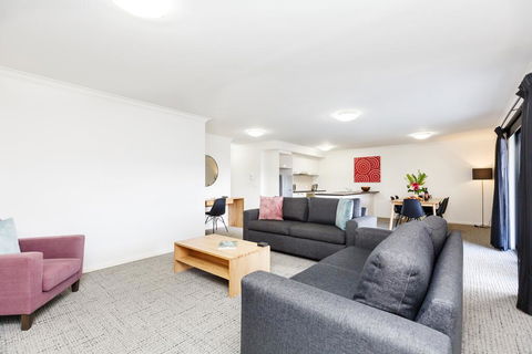 Quest Sale - Accommodation Main Beach 3