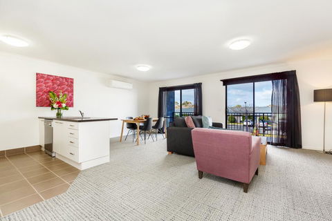Quest Sale - Accommodation Main Beach 2