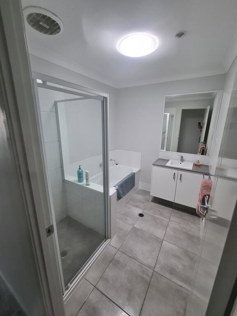 Quiet Sunny Relaxed Home Close To Theme Parks - Accommodation Main Beach 2