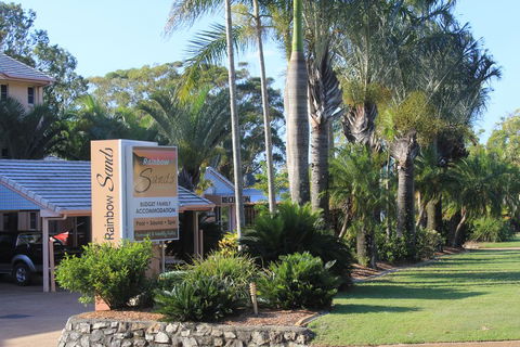 Rainbow Sands Resort - Accommodation Main Beach 0