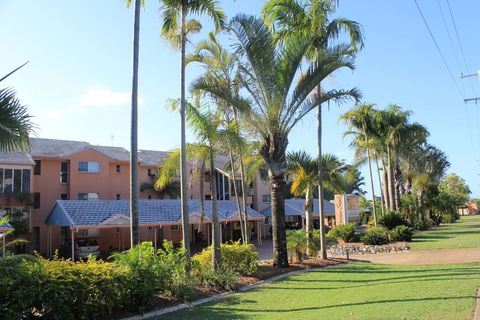 Rainbow Sands Resort - Accommodation Main Beach 1