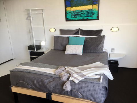 Ramada Resort Studio Split Queen Electric Adjustable Bed - Accommodation Main Beach 1