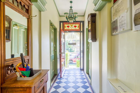 Randwick City Lodge - Accommodation Main Beach 0