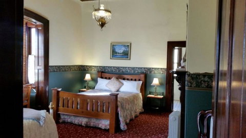 Ranelagh House - Accommodation Main Beach 1