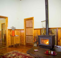 Red Tractor Retreat - Accommodation Main Beach