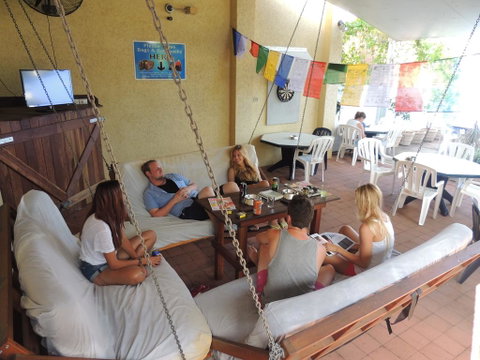 Reef Lodge Backpackers - Accommodation Main Beach 1