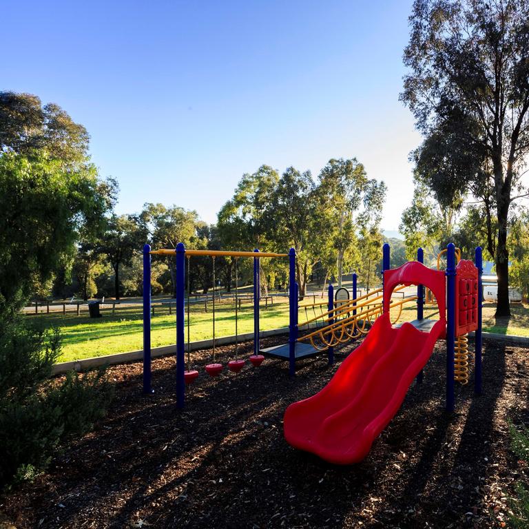 Limerick NSW Accommodation Main Beach