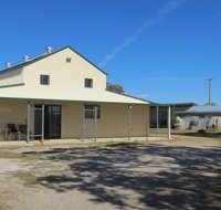 RETRO FUNNY FARM - Accommodation Main Beach