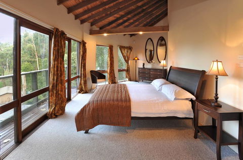 Risehill House - Accommodation Main Beach 1