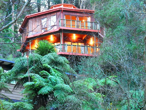 Risehill House - Accommodation Main Beach 0