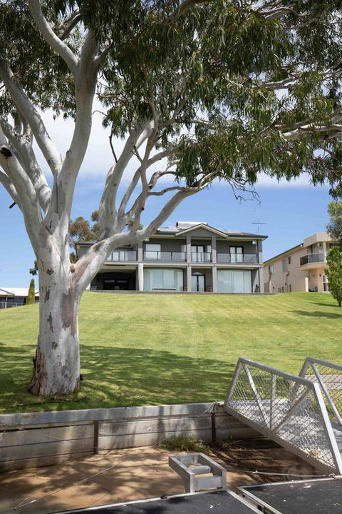 River Devine - Accommodation Main Beach 3