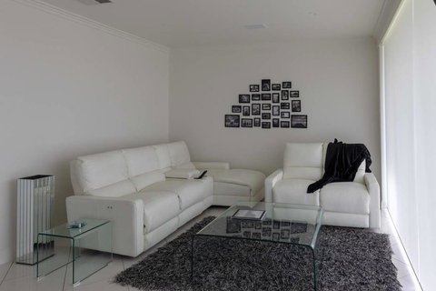 River Devine - Accommodation Main Beach 2