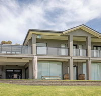River Devine - Accommodation Main Beach
