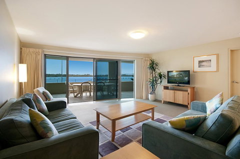 Riverside Holiday Apartments - Accommodation Main Beach 3