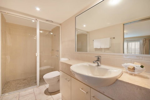 Riverside Holiday Apartments - Accommodation Main Beach 1