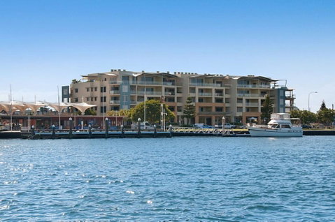 Riverside Holiday Apartments - Accommodation Main Beach 0