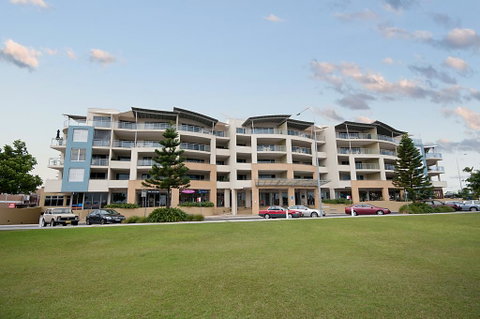 Riverside Holiday Apartments - Accommodation Main Beach 2