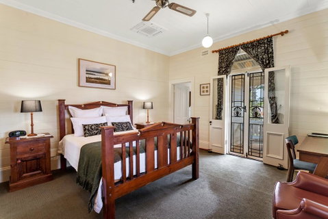Riversleigh House - Accommodation Main Beach 2