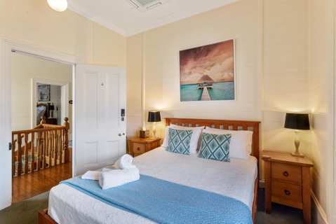 Riversleigh House - Accommodation Main Beach 1