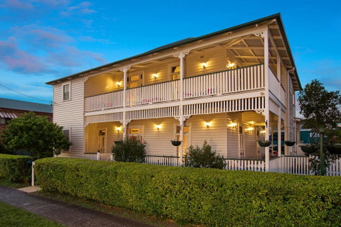 Riversleigh House - Accommodation Main Beach 0