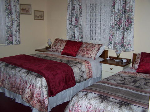 RJ's Bed & Breakfast - Accommodation Main Beach 2