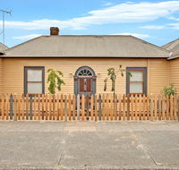 Robinson Cottage - Accommodation Main Beach