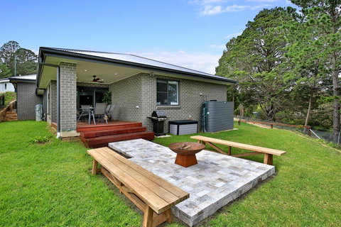 Rockwall - Pet-Friendly - Fire Pit - Accommodation Main Beach 2