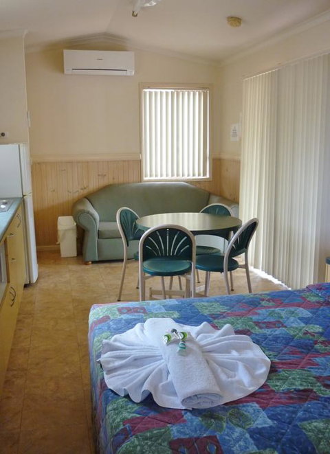Roma Big Rig Tourist Park - Accommodation Main Beach 3
