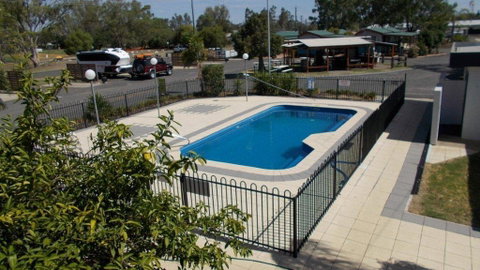 Roma Big Rig Tourist Park - Accommodation Main Beach 2