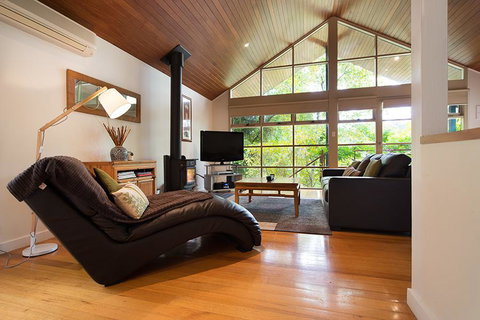 Romantic Treehouse Getaway - Accommodation Main Beach 0