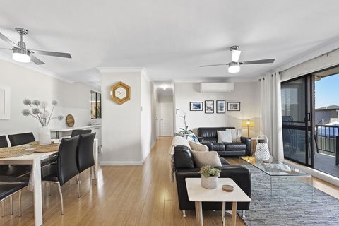 Ronald Ave, Bahia, Unit 02, 47 - Accommodation Main Beach 3