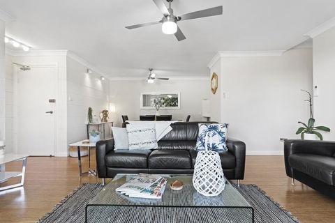 Ronald Ave, Bahia, Unit 02, 47 - Accommodation Main Beach 2