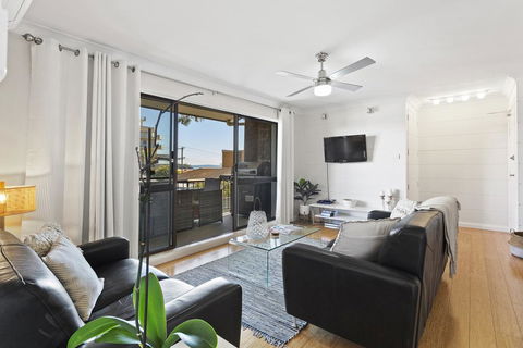 Ronald Ave, Bahia, Unit 02, 47 - Accommodation Main Beach 1