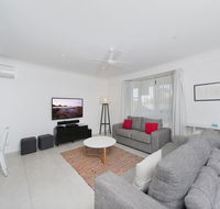 Ronald Avenue 101 Sea Behind The Trees - Accommodation Main Beach