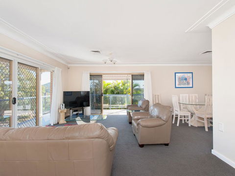 Ronald Avenue, 45, Villa Floridiana - Accommodation Main Beach 1