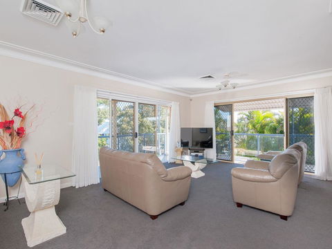 Ronald Avenue, 45, Villa Floridiana - Accommodation Main Beach 2