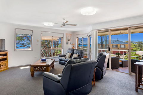 Ronald Avenue, Unit 2/36 - Accommodation Main Beach 1