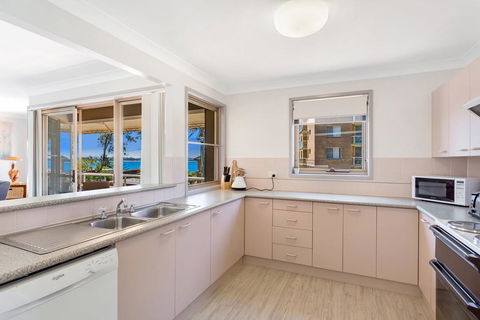 Ronald Avenue, Unit 2/36 - Accommodation Main Beach 2