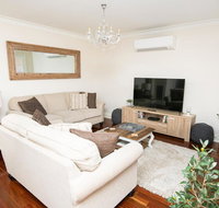 Roselawn Entertainer Large  Luxurious Sleeps 12 - Accommodation Main Beach