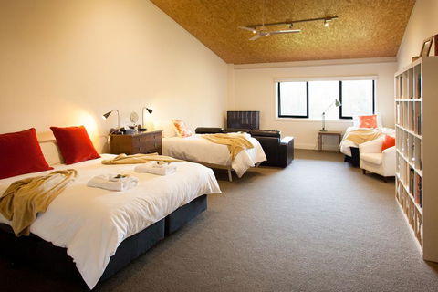 Saladin Lodge - Accommodation Main Beach 1