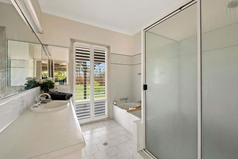Saleview Estate - Accommodation Main Beach 1