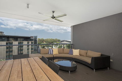 Saltwater Suites - 1,2 & 3 Bed Waterfront Apartments - Accommodation Main Beach 3