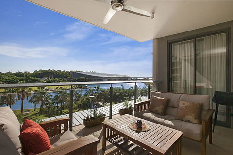 Saltwater Suites - 1,2 & 3 Bed Waterfront Apartments - Accommodation Main Beach 2