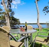 Sanctuary on the Bay - fish or kayak from the yard - Accommodation Main Beach