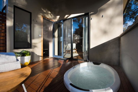Sanctum - Accommodation Main Beach 0