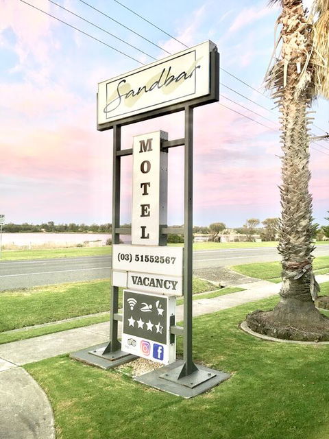 Sandbar Motel - Accommodation Main Beach 3