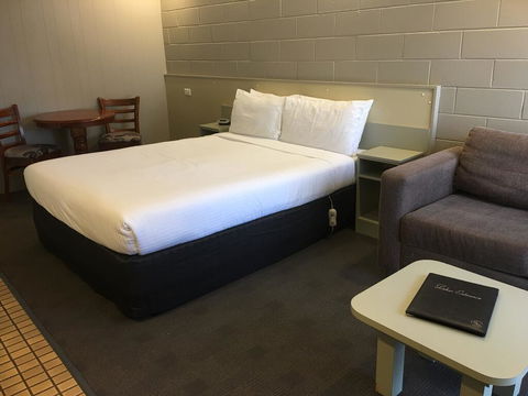 Sandbar Motel - Accommodation Main Beach 2