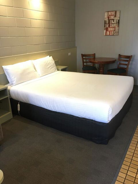 Sandbar Motel - Accommodation Main Beach 1